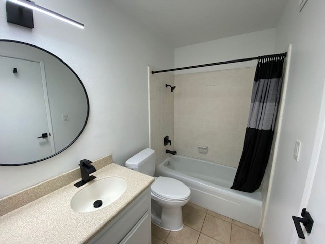 16742 Montclair Lane - Photo 7 of 32