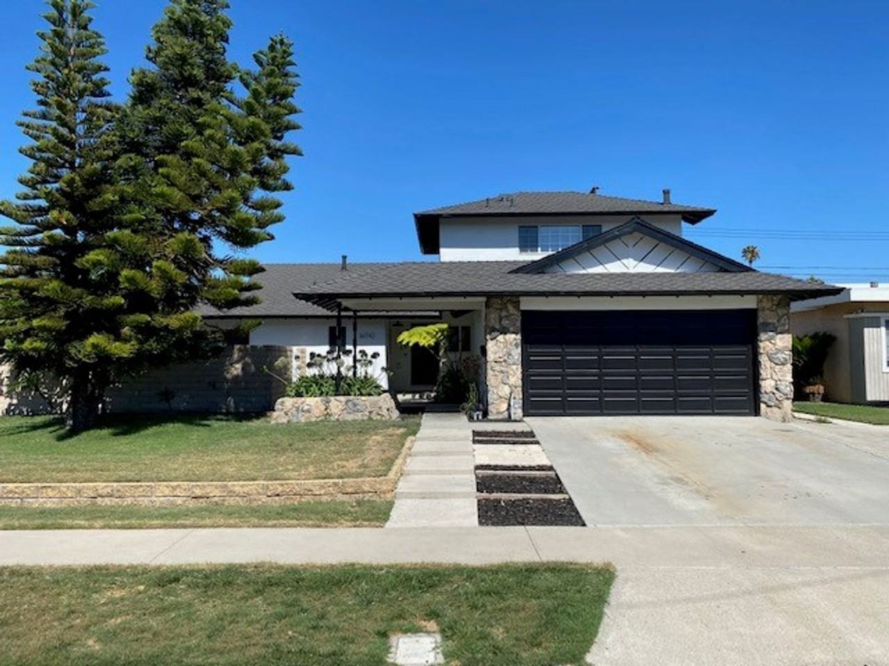 16742 Montclair Lane - Photo 3 of 32