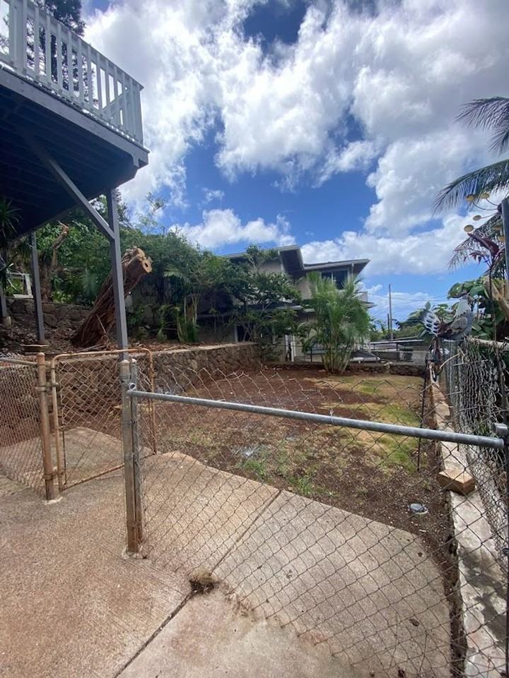 Aina Haina BIG 3 bedroom, 2 bath + den could be 4th & 5th bedrooms, utilities incl, pet negotiable - Photo 3 of 11