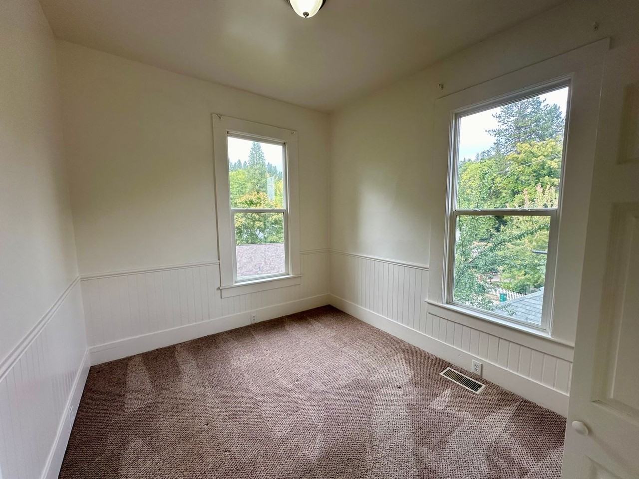 321 N School St - Photo 5 of 18