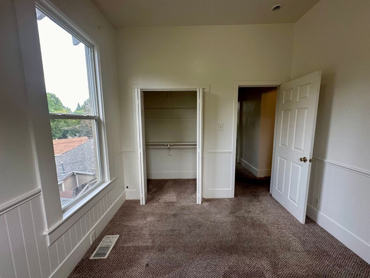 321 N School St - Photo 6 of 18