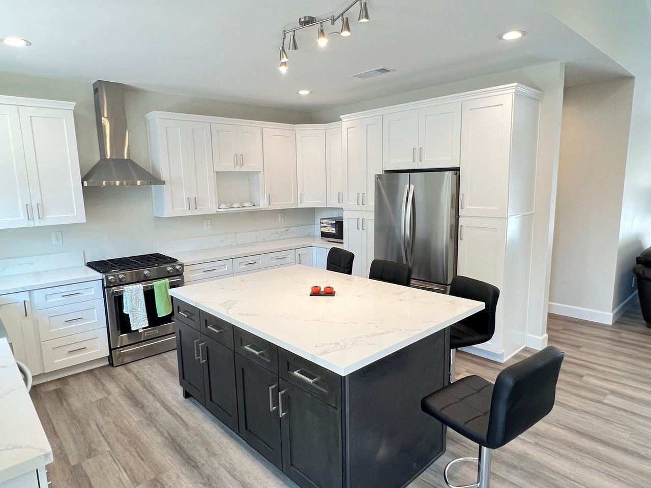 1011 Hyde Park Drive - Photo 6 of 36