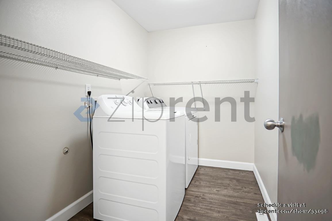 247 Ferndale Ave Se - Photo 7 of 31