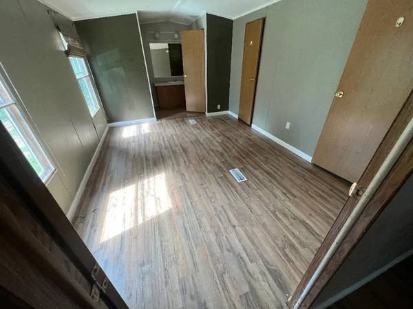 208 Double Oaks Ct #NA - Photo 2 of 10