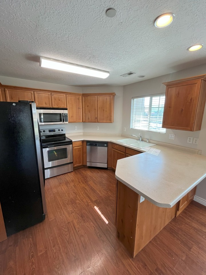 242 E Spencer Peak Way #G11 - Photo 3 of 15