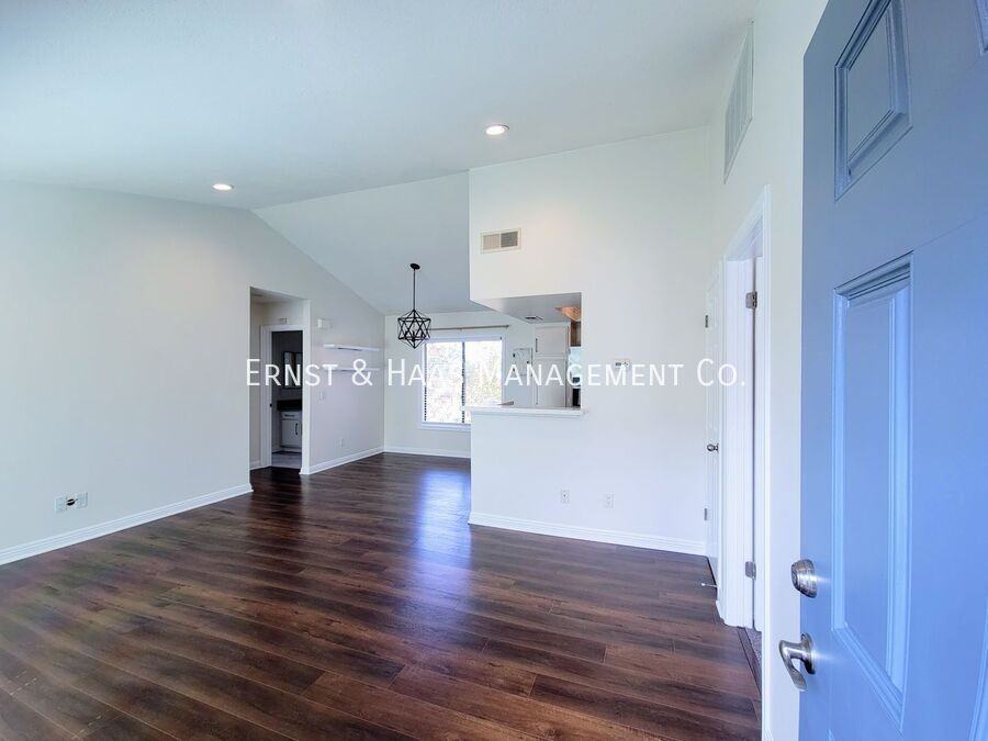 867 W 34th St #B - Photo 3 of 30