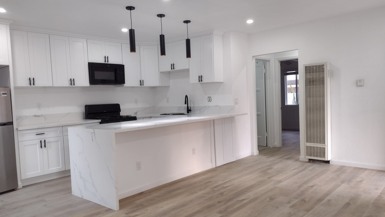 12600 Kornblum Ave #NA - Photo 3 of 23