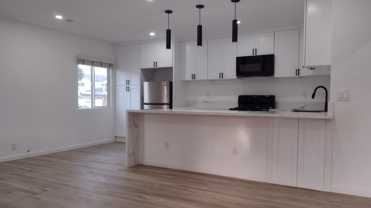12600 Kornblum Ave #NA - Photo 4 of 23
