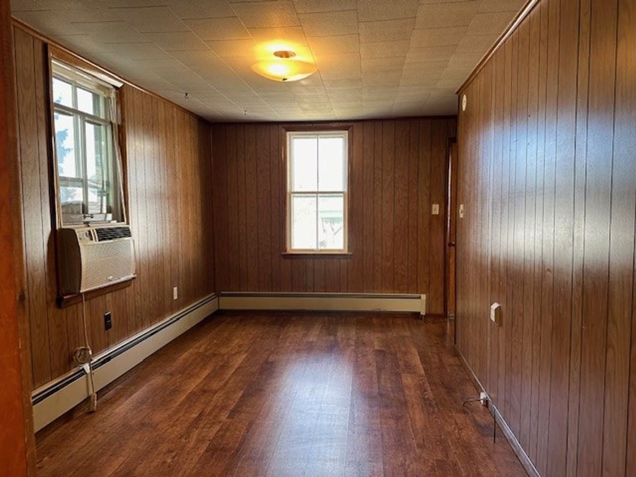 1258 Shope St - Photo 2 of 18