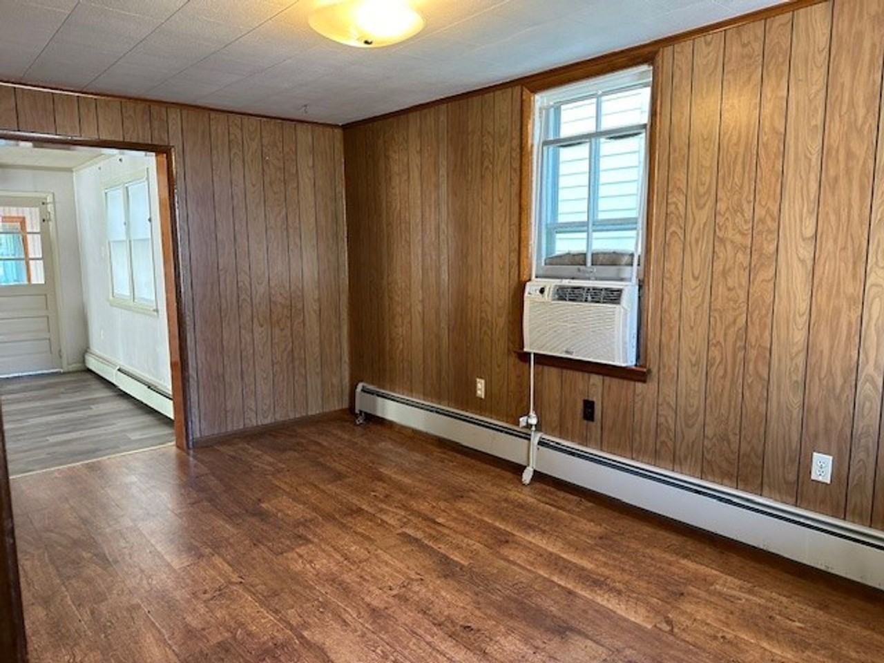 1258 Shope St - Photo 3 of 18