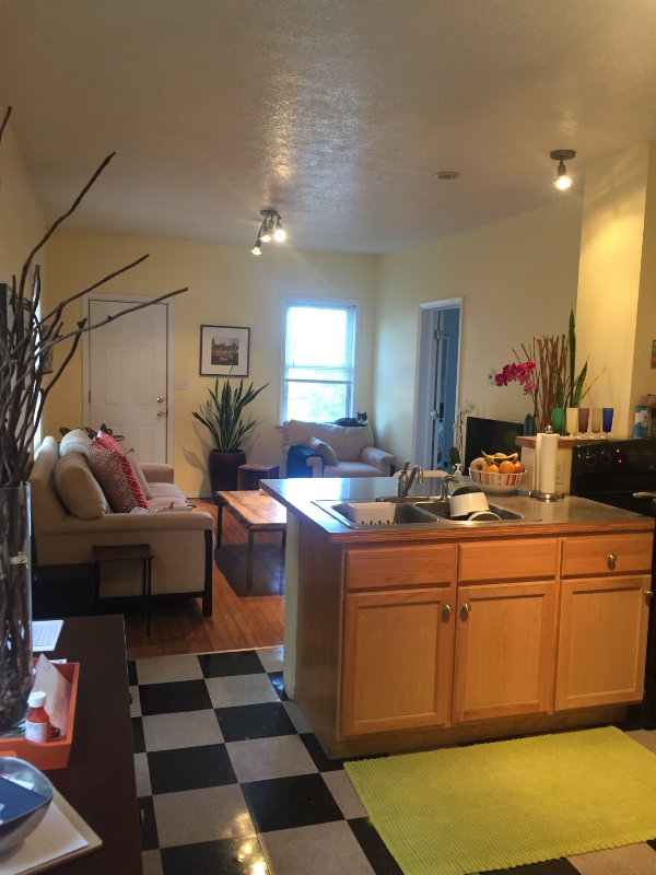 2037 W 11th St - Photo 3 of 8