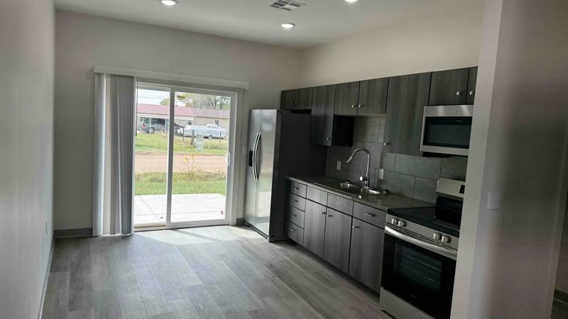 501 Thompson St - Photo 2 of 14