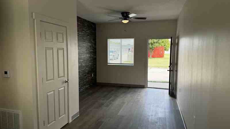 501 Thompson St - Photo 3 of 14