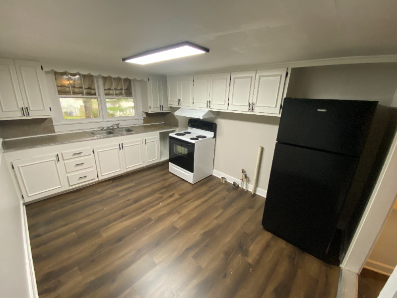 1031 4th St - Photo 3 of 17