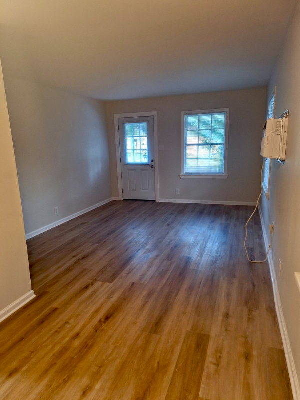 2734 Lakehurst Ave - Photo 6 of 8