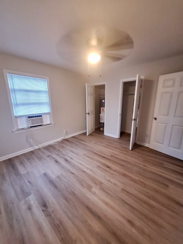 2734 Lakehurst Ave - Photo 7 of 8