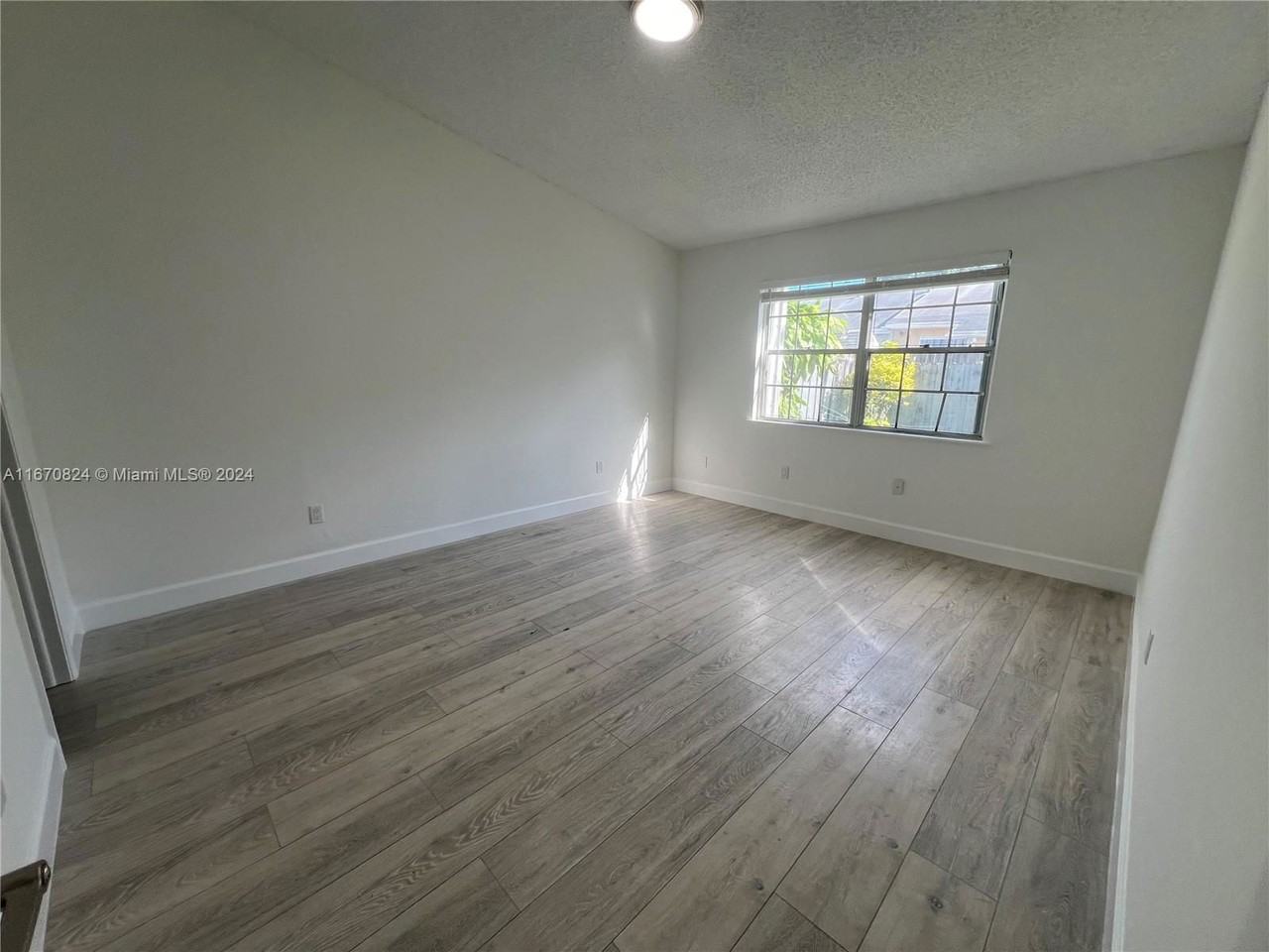 Southwest 205th Terrace Southwest 205th Terrace #10358 - Photo 2 of 4