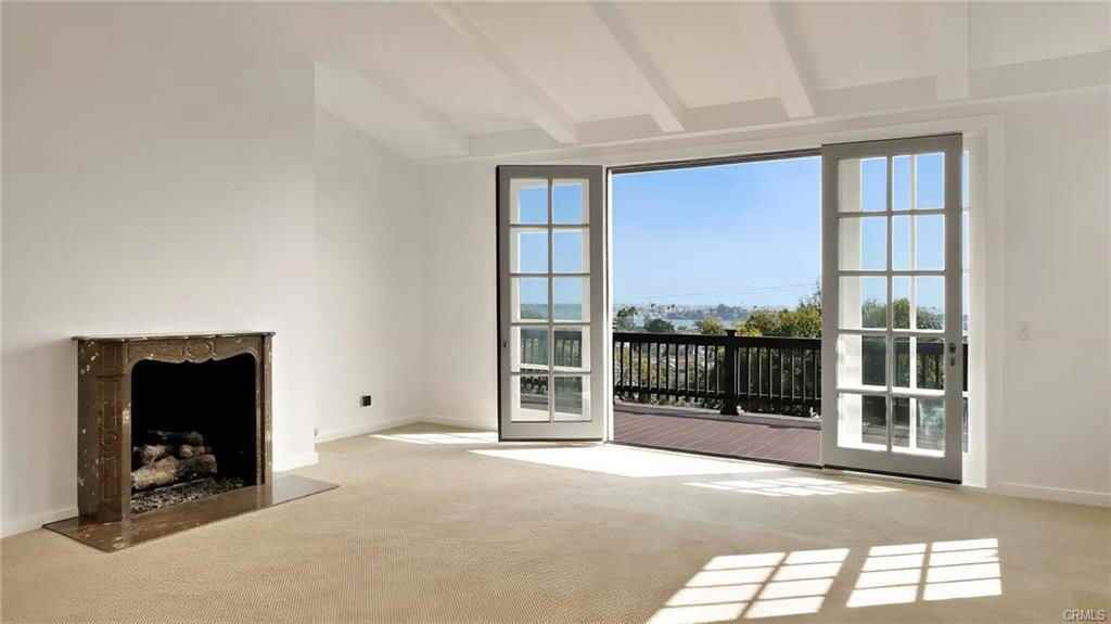 521 Kings Rd - Photo 2 of 8