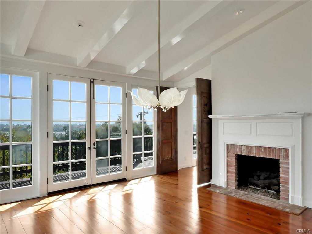 521 Kings Rd - Photo 3 of 8