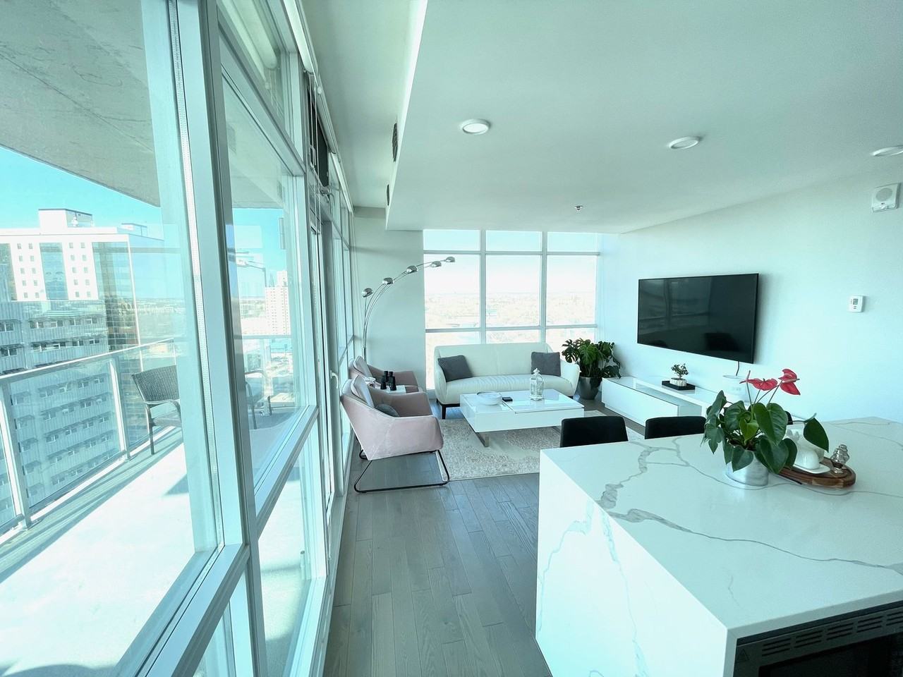 390 Assiniboine Ave - Photo 2 of 10