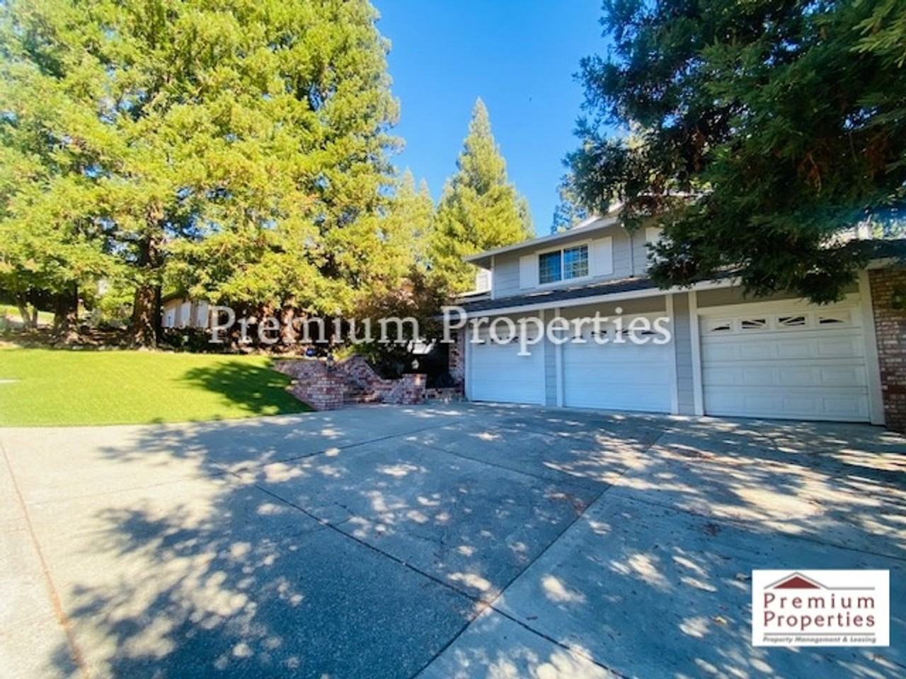 194 Molitas Rd - Photo 3 of 50