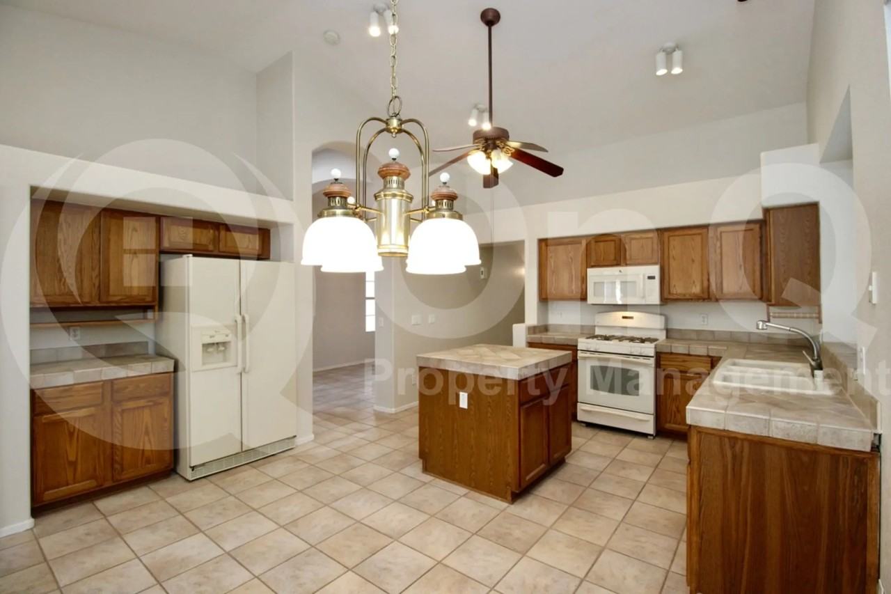 7350 W Willow Ave - Photo 2 of 29