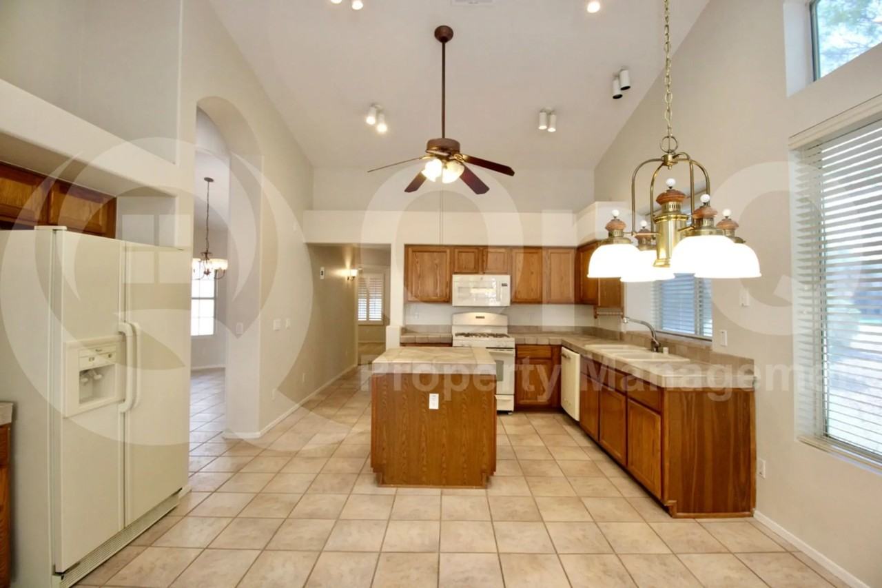 7350 W Willow Ave - Photo 3 of 29