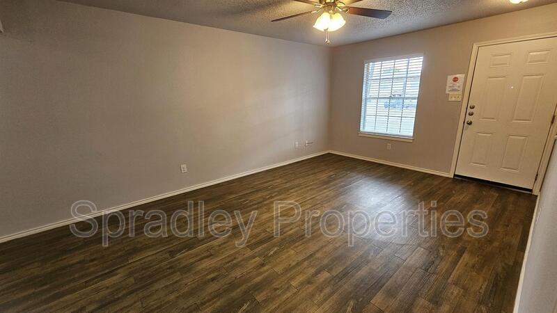 1008 N Wall St - Photo 2 of 8