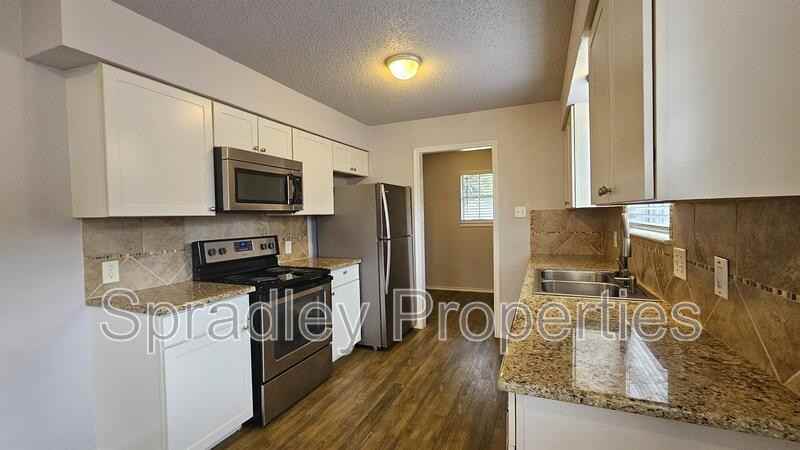 1008 N Wall St - Photo 4 of 8