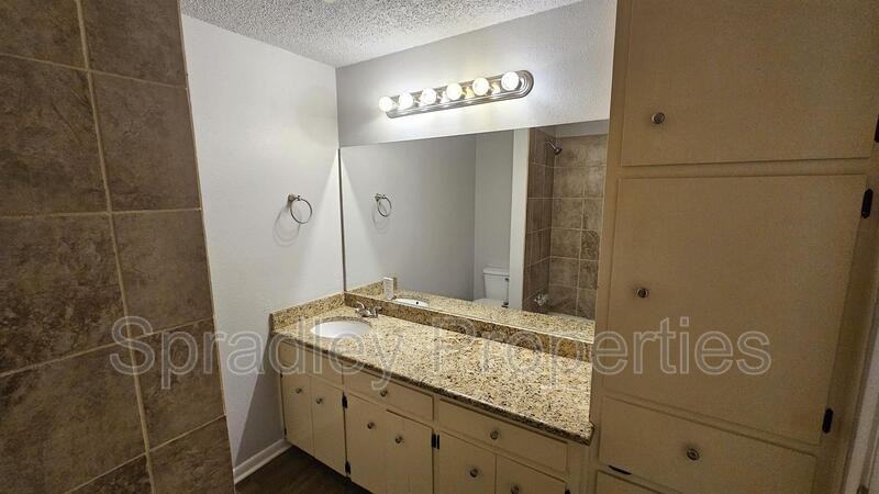 1008 N Wall St - Photo 6 of 8