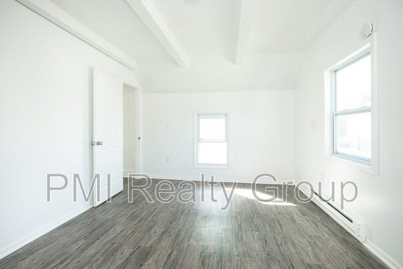 116 Water St #UP - Photo 2 of 11