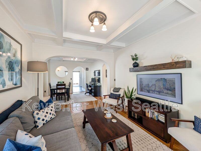 4030 38th Ave Sw - Photo 3 of 48