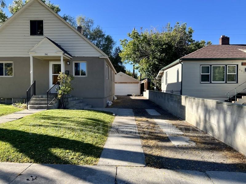 541 Oak St - Photo 2 of 45