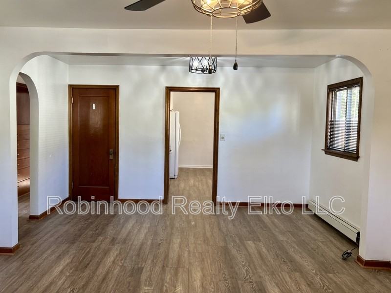 541 Oak St - Photo 4 of 45
