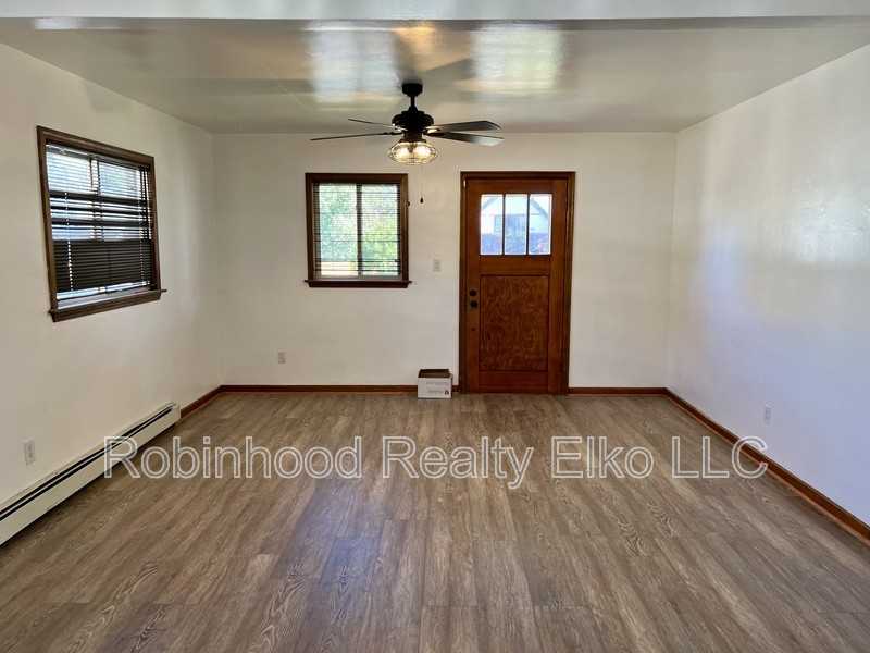 541 Oak St - Photo 7 of 45