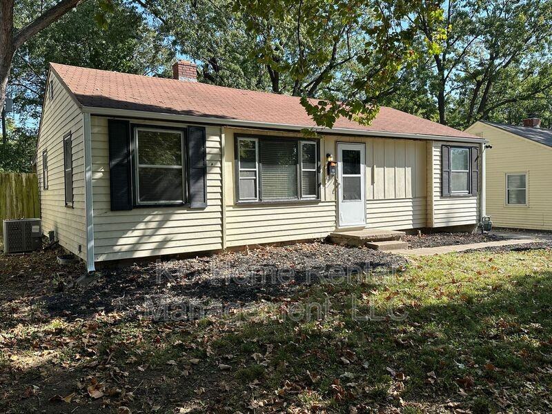 7729 Locust St - Photo 2 of 33