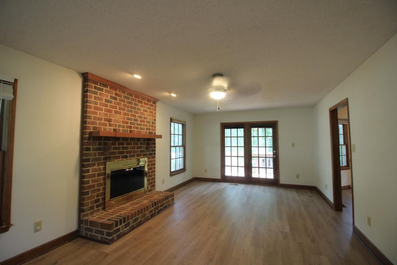 1 Darian Way - Photo 3 of 18