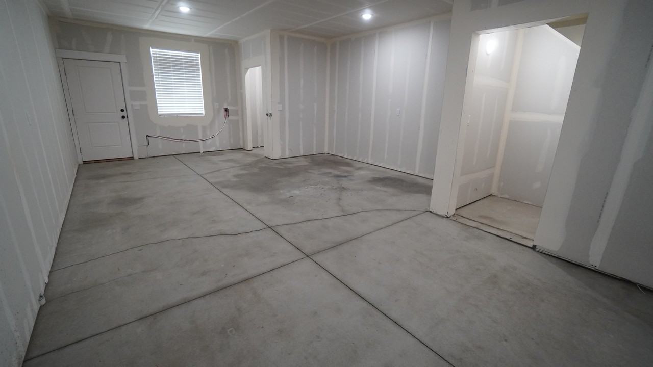 1582 Sw - Photo 5 of 32