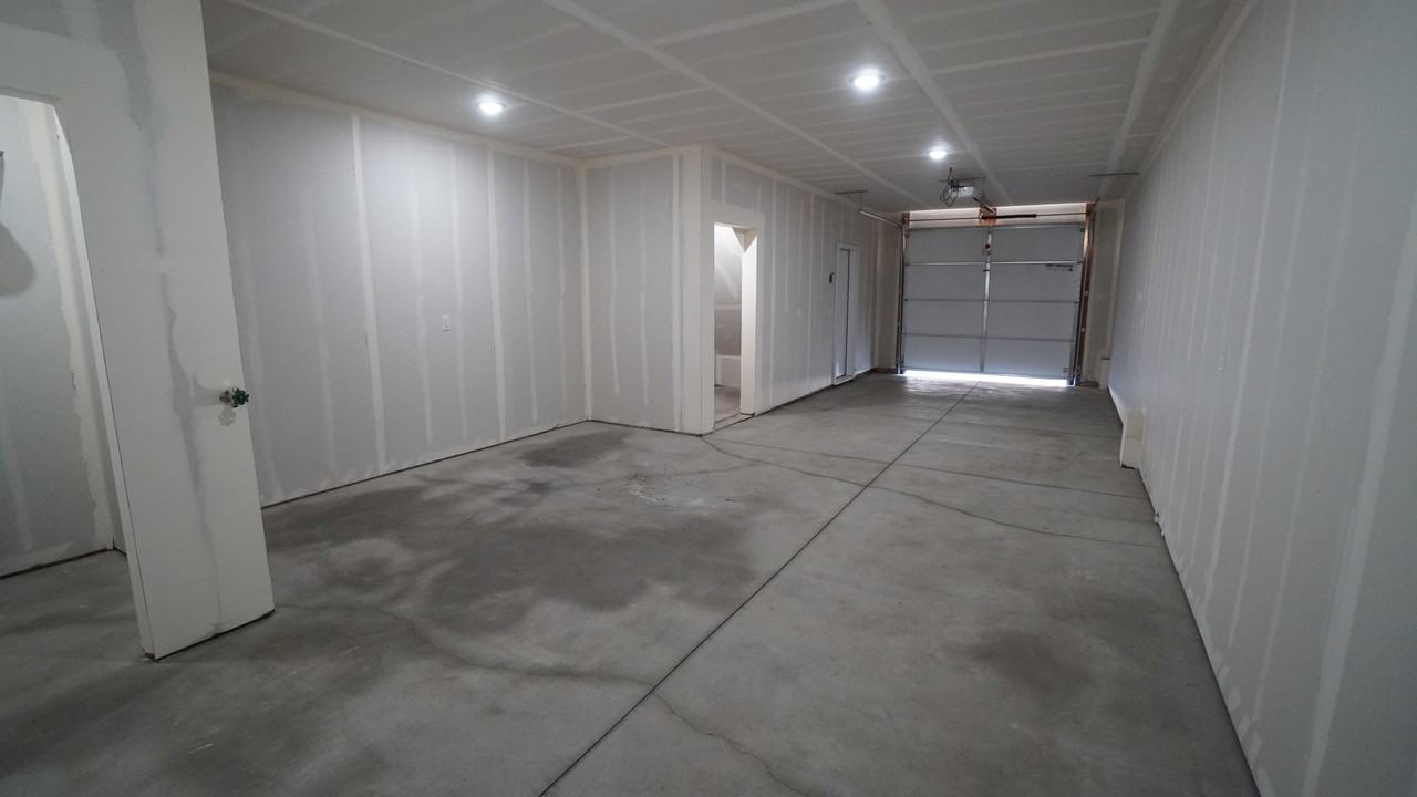 1582 Sw - Photo 7 of 32