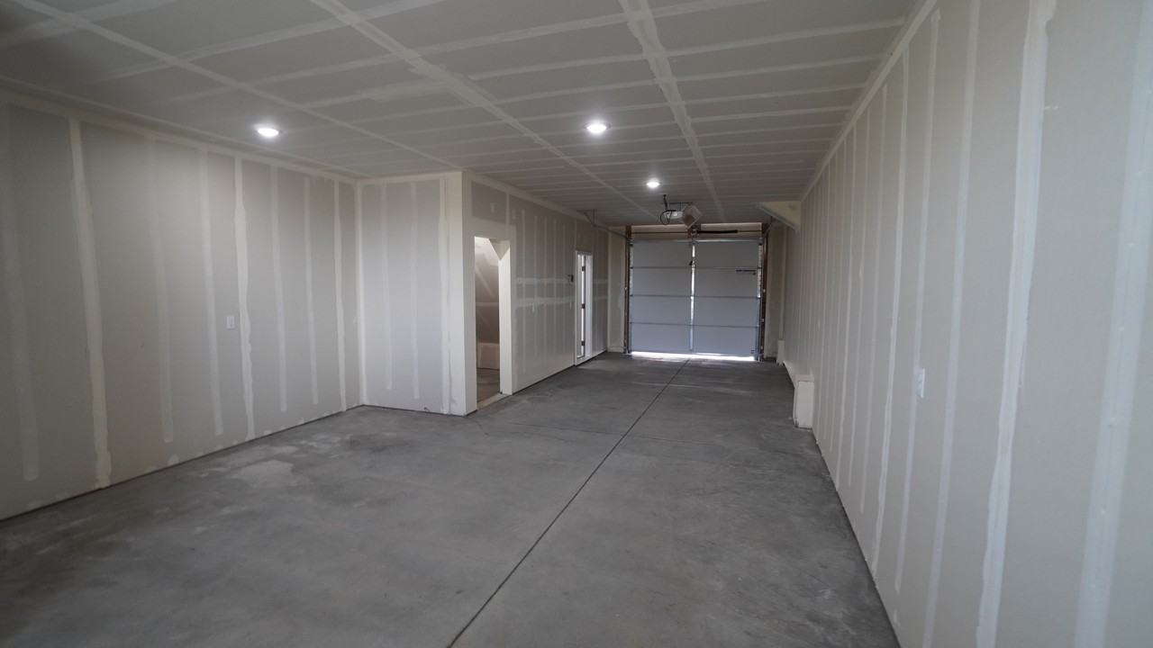 1566 Sw - Photo 3 of 33