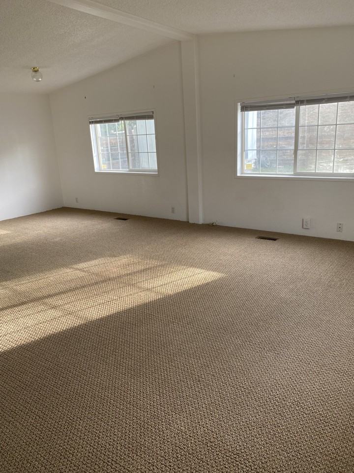 232 1/2 E 9th St - Photo 2 of 7