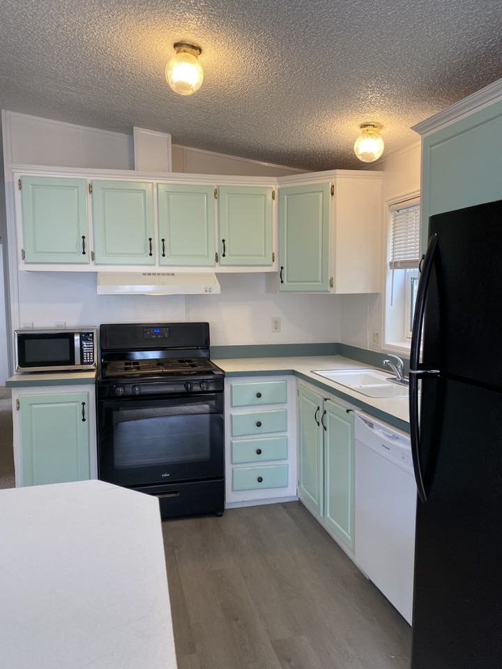 232 1/2 E 9th St - Photo 3 of 7