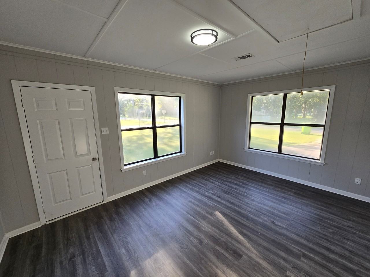 216 E 9th St - Photo 3 of 9