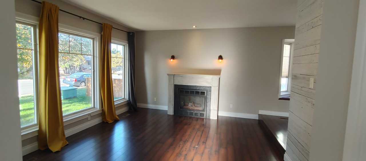 349 Leaside Ave S - Photo 2 of 25