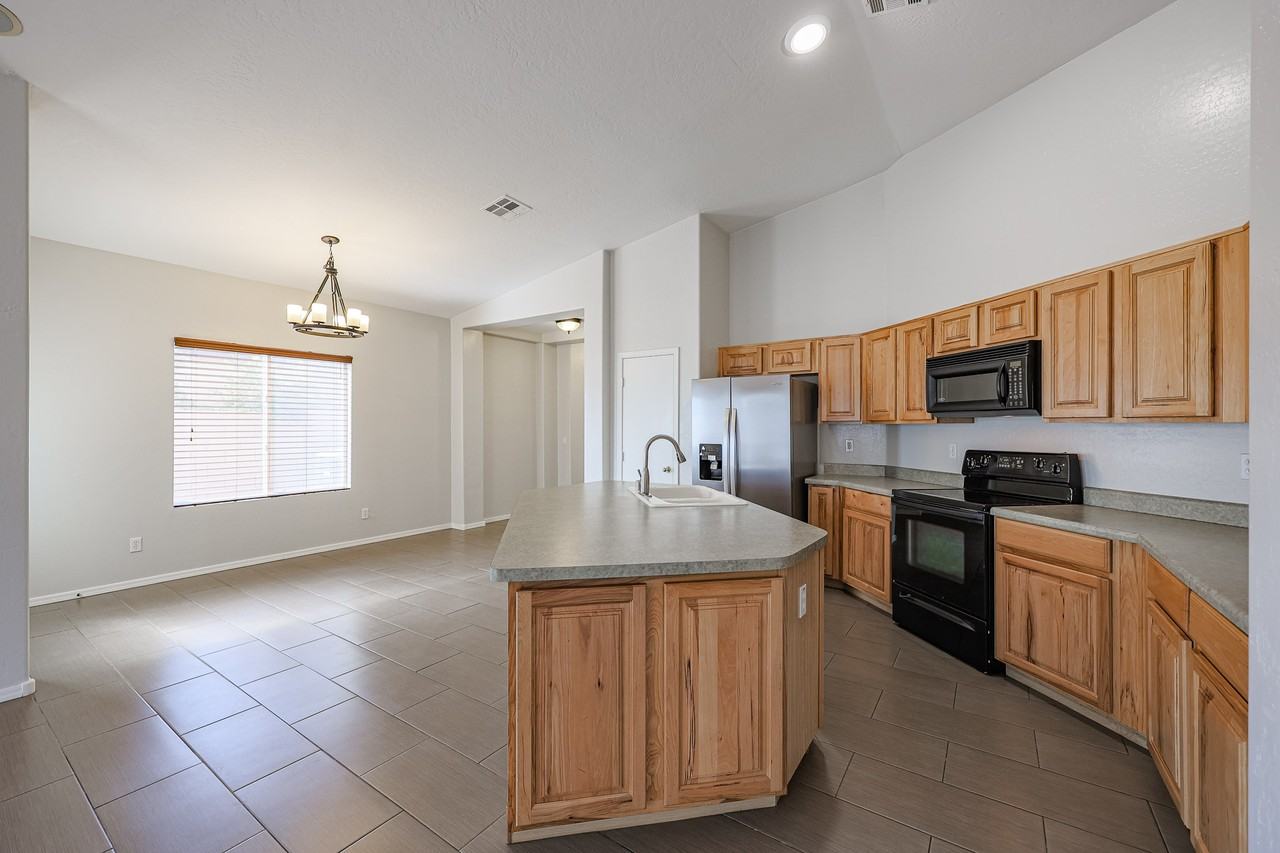 15029 W Wethersfield Rd - Photo 7 of 31