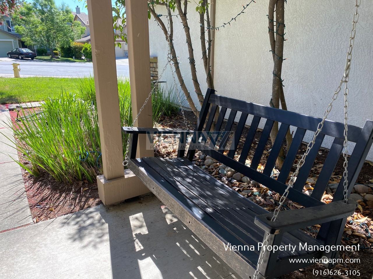 325 Graham Ct - Photo 2 of 17