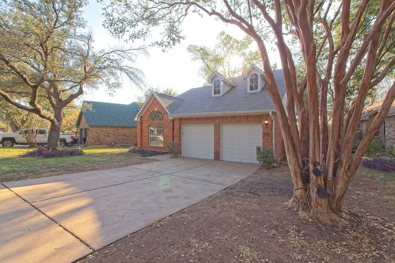 16903 Sabertooth Dr - Photo 3 of 39