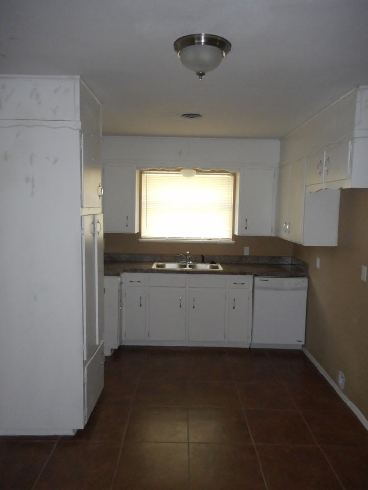 5500 Oak Grove Rd - Photo 2 of 11