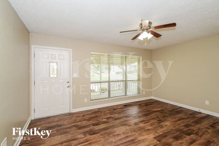 1207 7th Ave - Photo 2 of 15