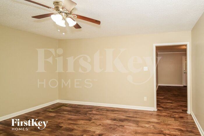 1207 7th Ave - Photo 3 of 15